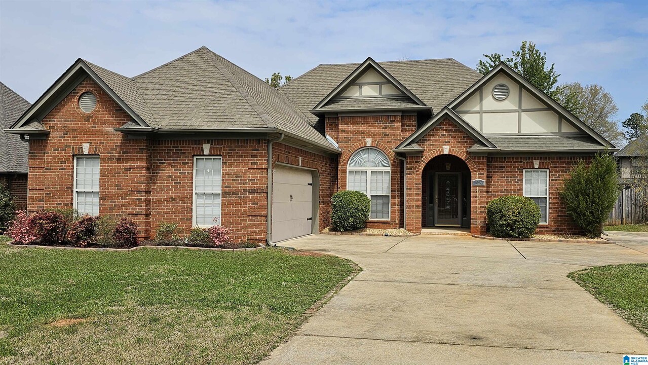 329 Tanglewood Cir in Alabaster, AL - Building Photo
