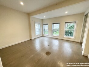 21 Iroquois St, Unit 2 in Boston, MA - Building Photo - Building Photo