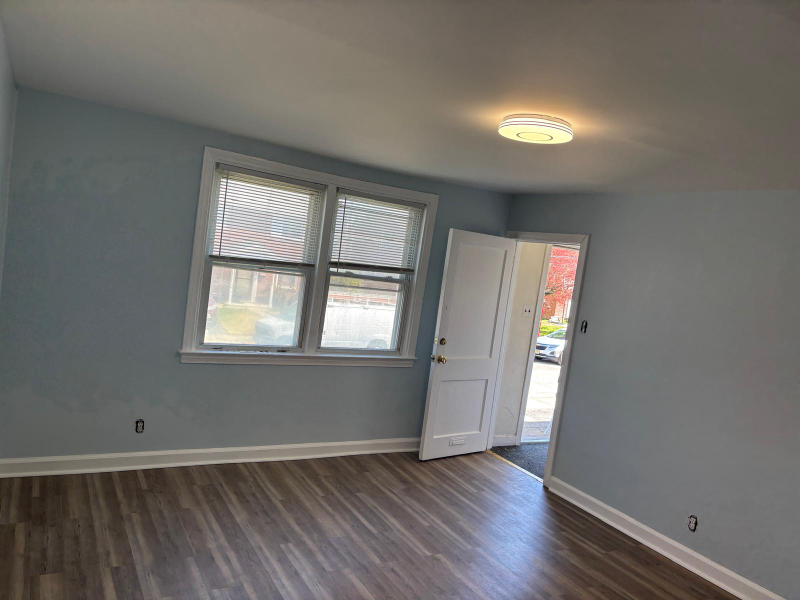 242 E Avon Rd in Brookhaven, PA - Building Photo