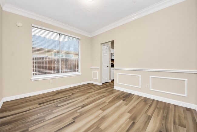 property at 1702 Park Ridge Dr