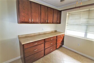 1935 Edgewater Dr in Sarasota, FL - Building Photo - Building Photo