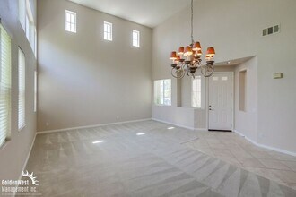 2144 Coast Ave in San Marcos, CA - Foto de edificio - Building Photo