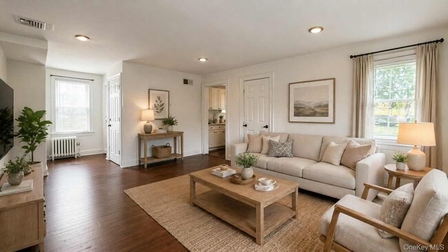 28 Tooker Ave in Oyster Bay, NY - Building Photo - Building Photo