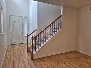 733 Loomis Cir in Folsom, CA - Foto de edificio - Building Photo