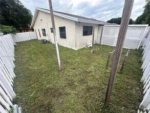 2461 NW 14th St-Unit -1 in Fort Lauderdale, FL - Building Photo - Building Photo