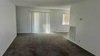 4485 E Harmon Ave in Las Vegas, NV - Building Photo