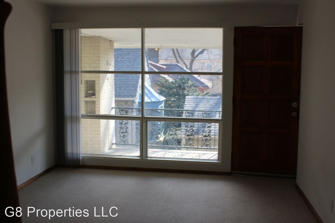 1200 E Singer Cir in Milwaukee, WI - Building Photo