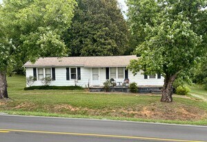 1062 College Ave in Shelby, NC - Building Photo