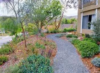 3921 Declaration Ave in Calabasas, CA - Foto de edificio - Building Photo