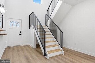 31 Swan Ln in Levittown, PA - Building Photo - Building Photo