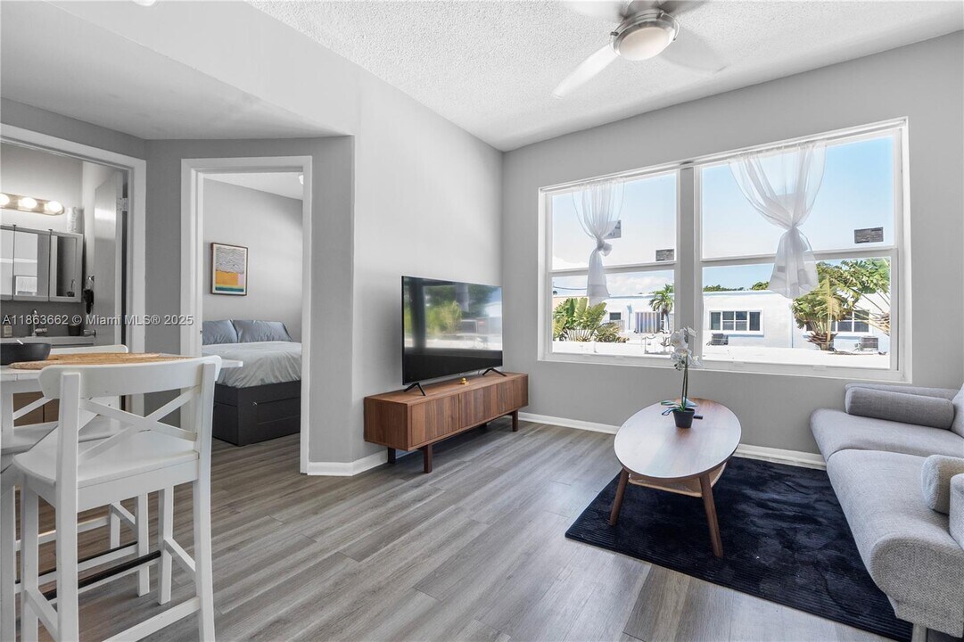 1320 Drexel Ave, Unit #305 in Miami Beach, FL - Building Photo
