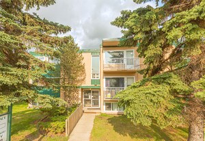 Evergreen Place in Edmonton, AB - Building Photo