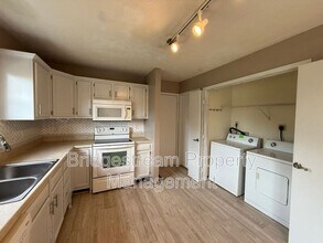 381 Sherman Dr in Franklin, OH - Building Photo - Building Photo