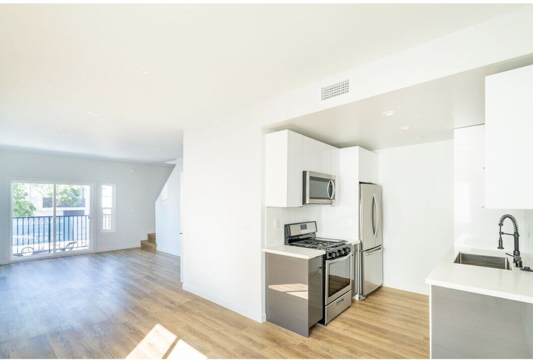 6120 Eleanor Ave in Los Angeles, CA - Foto de edificio