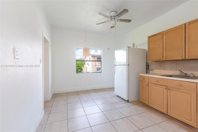 768 NW 35th St in Miami, FL - Building Photo - Building Photo