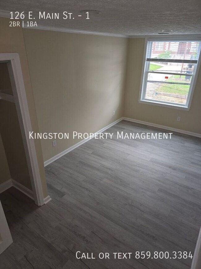 126 E Main St in Carlisle, KY - Building Photo - Building Photo