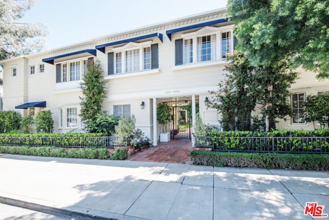 9978 Durant Dr in Beverly Hills, CA - Building Photo