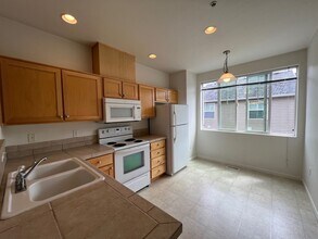 10250 NE Snoqualmie St in Hillsboro, OR - Building Photo - Building Photo