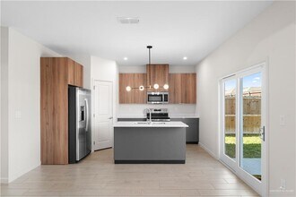 15 Duke Ave in McAllen, TX - Building Photo - Building Photo