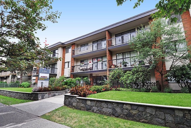 The Royale in Vancouver, BC - Building Photo - Building Photo