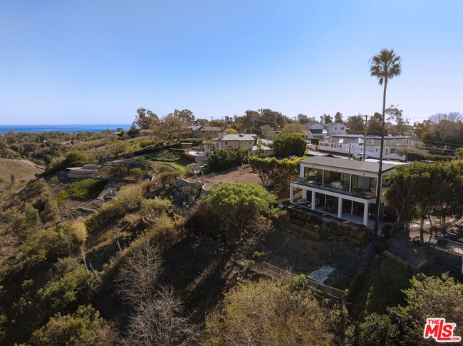 6656 Dume Dr in Malibu, CA - Building Photo - Building Photo