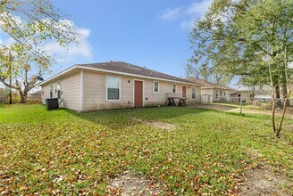 1018 Glendale St in Dayton, TX - Building Photo - Building Photo