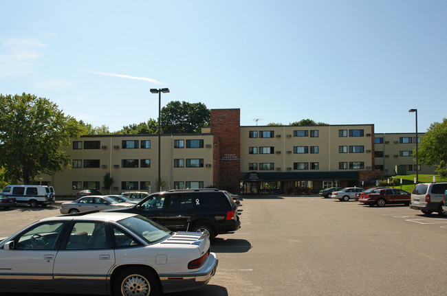 Parmly Lakeview Apartments in Chisago City, MN - Foto de edificio - Building Photo