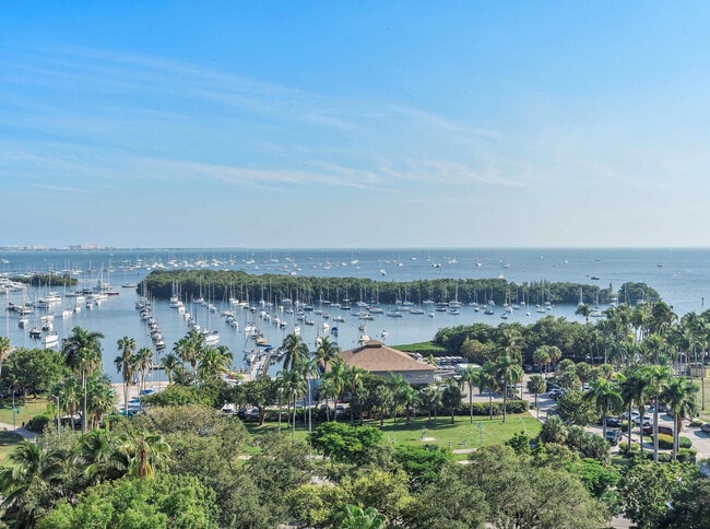 2889 McFarlane Rd in Miami, FL - Building Photo - Building Photo