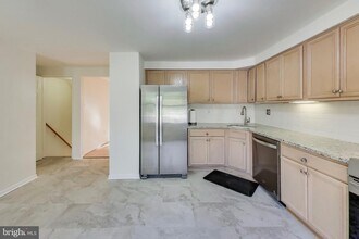 8932 Barrowgate Ct in Potomac, MD - Building Photo - Building Photo