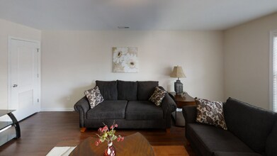 347 Family Lodge Dr in Fayetteville, NC - Building Photo - Building Photo