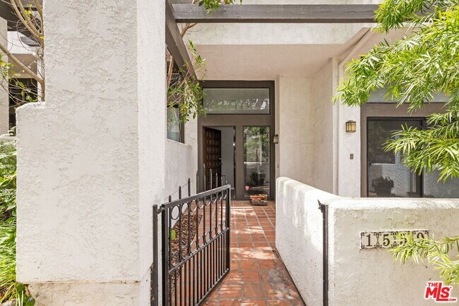 1559 Palisades Dr in Los Angeles, CA - Building Photo - Building Photo
