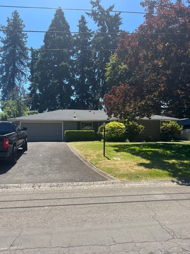 property at 980 Sherwood Pl