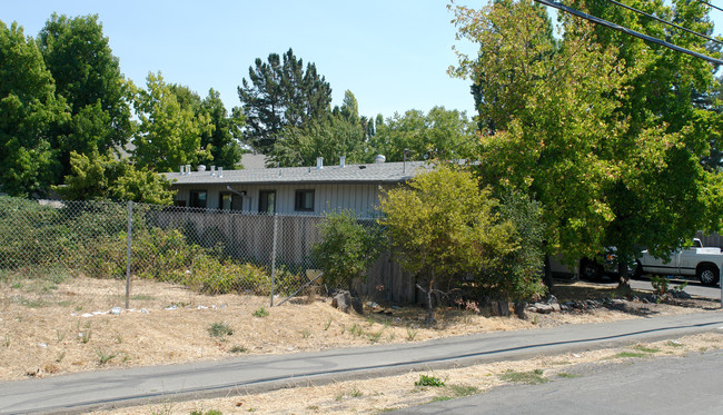 1470 Franquette Ave in Santa Rosa, CA - Building Photo - Building Photo