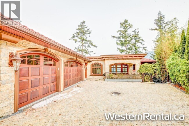 69 Isleview Rd in West Vancouver, BC - Building Photo - Building Photo