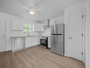110 Ravenwood Dr in Jacksonville, NC - Building Photo - Building Photo