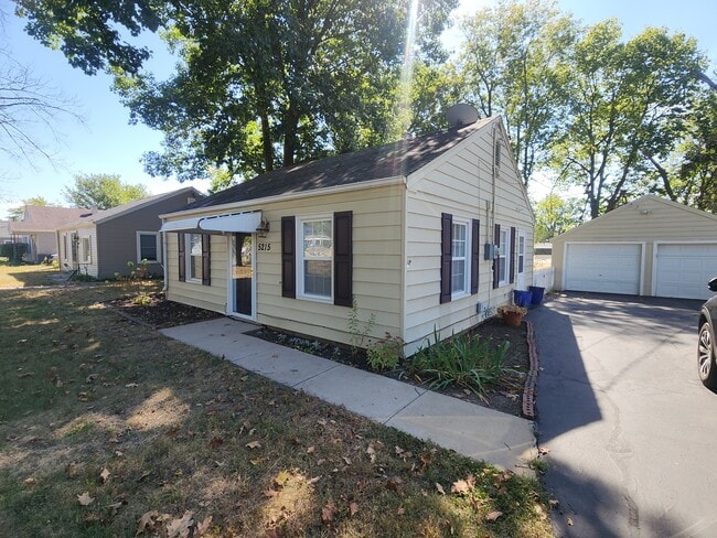 5215 N Glen Elm Dr in Peoria Heights, IL - Building Photo - Building Photo