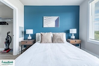 300 E Broad St, Unit 327 in Savannah, GA - Building Photo - Building Photo