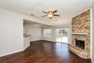 1040 Glencrest Dr in Cedar Hill, TX - Building Photo - Building Photo