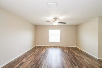 7614 Maroon Peak Dr in Ruskin, FL - Building Photo - Building Photo