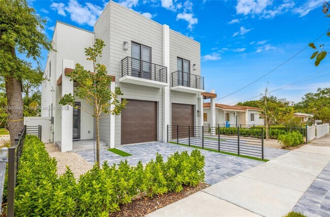 2921 SW 26th St in Miami, FL - Building Photo - Building Photo