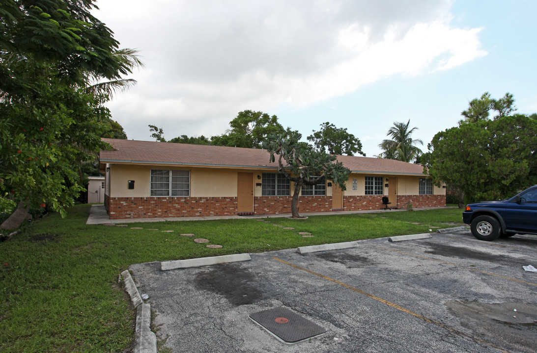 311 NW 43rd St in Fort Lauderdale, FL - Building Photo