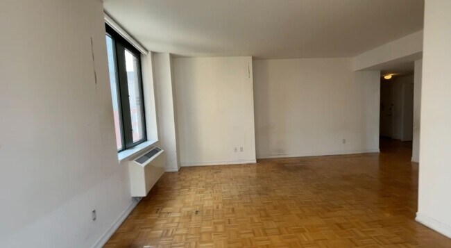 2 S End Ave in New York, NY - Foto de edificio - Building Photo