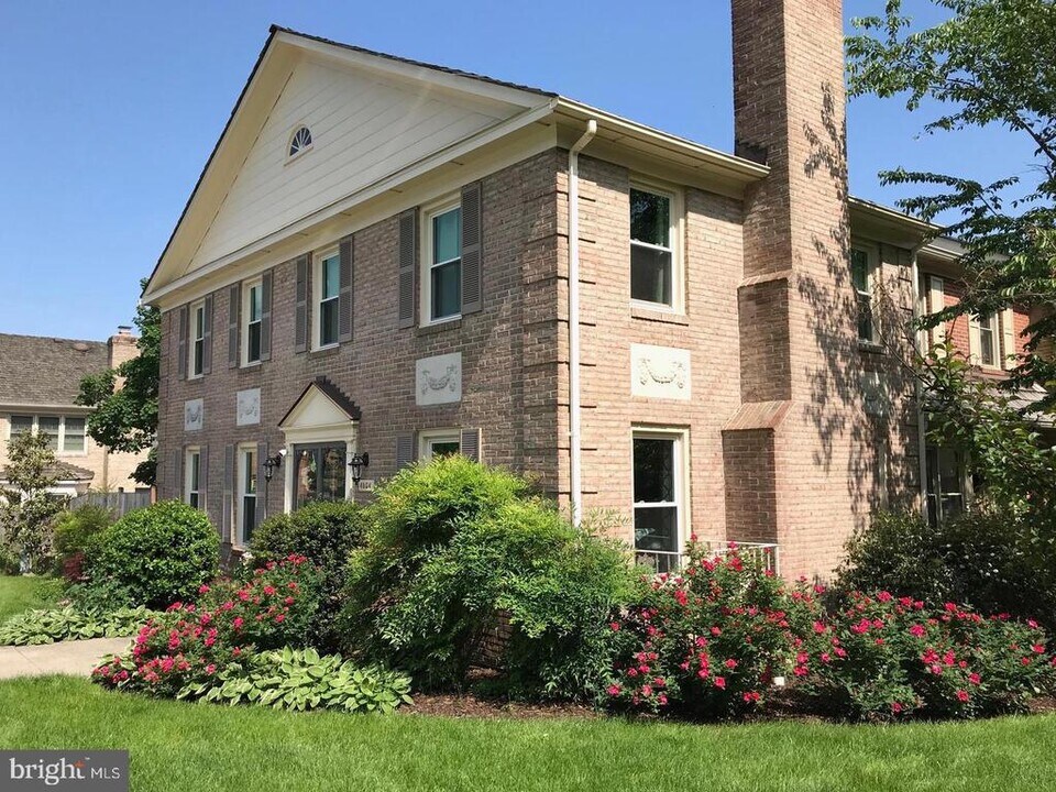 4054 Norbeck Square Dr in Rockville, MD - Building Photo