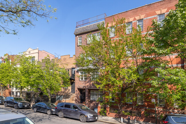 139 Lynch St in Brooklyn, NY - Foto de edificio - Building Photo