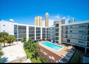 201 178th Dr, Unit 332 in Sunny Isles Beach, FL - Building Photo