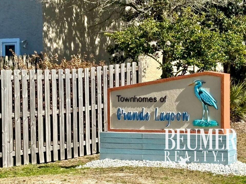 5289 Kennsington Pl in Pensacola, FL - Building Photo