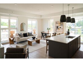 222 West Dr in Excelsior, MN - Building Photo - Building Photo