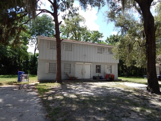 1406 College Park Ct in Tampa, FL - Building Photo