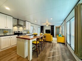 121 Peggy St in Conroe, TX - Building Photo