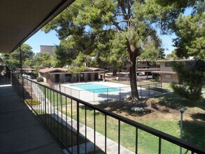 3718 Hazelwood St in Las Vegas, NV - Building Photo - Building Photo